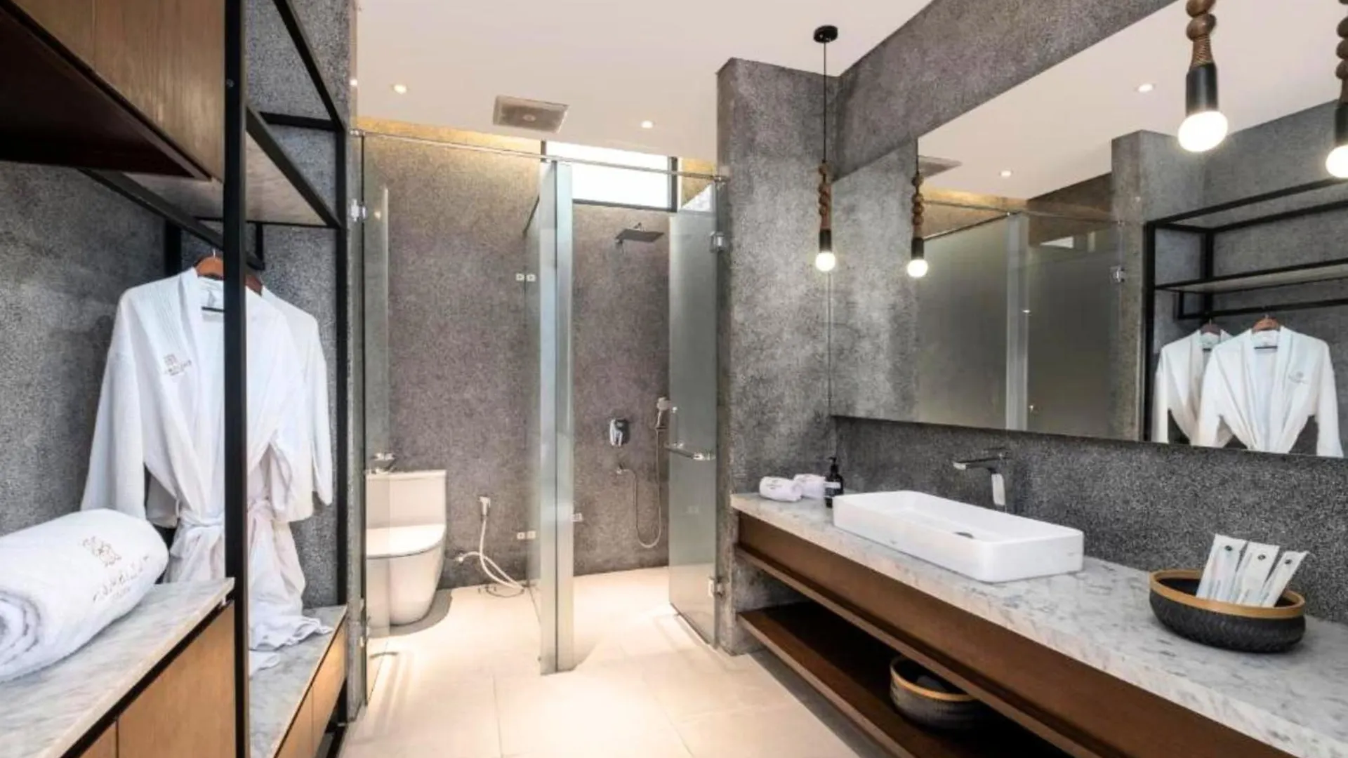 Entire Villa 3 Bedroom Private Pool Live Location #A19 Canggu